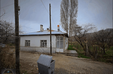AHTAMARA EMLAKTAN BEYÜZÜMÜ MAH. 1077M2 ARSA İÇİNDE TEK KATLI EV
